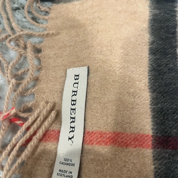 Burberry Check Cashmere Scarf - Picture 4 of 6
